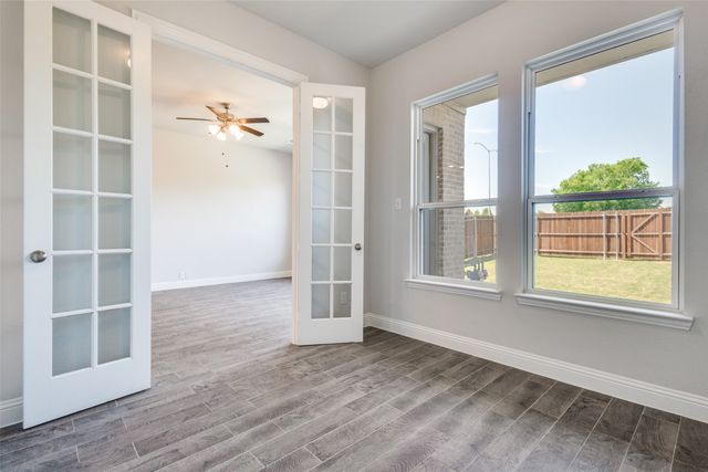 528 Hutchinson Lane, Lewisville, TX 75077