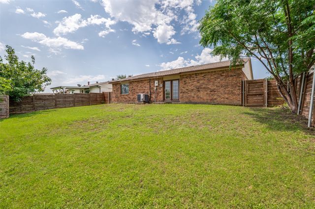 5548 Russell Drive, The Colony, TX 75056