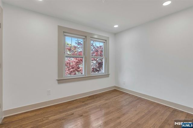 275 Carlton Terrace, Teaneck, NJ 07666