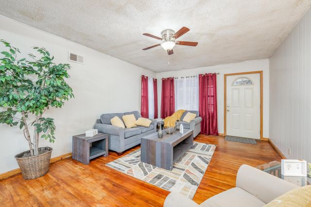 1608 Drollinger St, Wichita, KS 67218