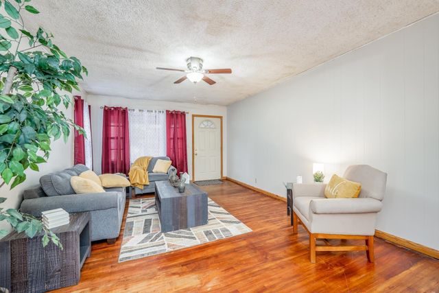 1608 Drollinger St, Wichita, KS 67218