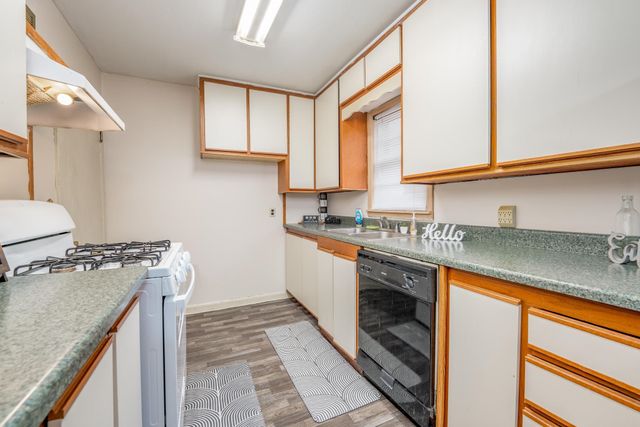 1608 Drollinger St, Wichita, KS 67218