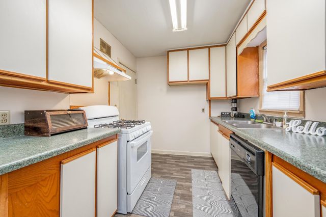 1608 Drollinger St, Wichita, KS 67218