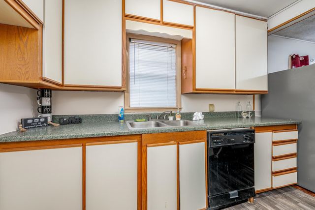 1608 Drollinger St, Wichita, KS 67218