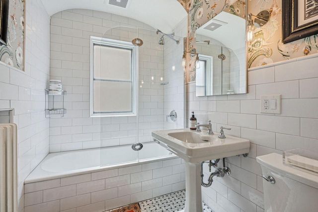 4224 Farwell AVENUE, Shorewood, WI 53211
