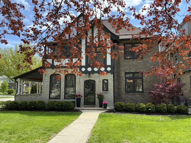 4224 Farwell AVENUE, Shorewood, WI 53211