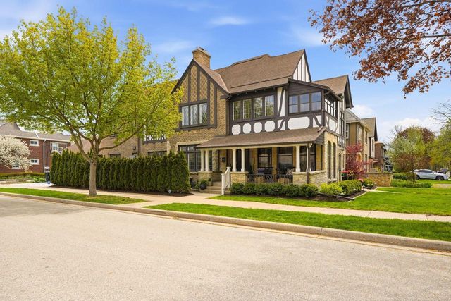 4224 Farwell AVENUE, Shorewood, WI 53211