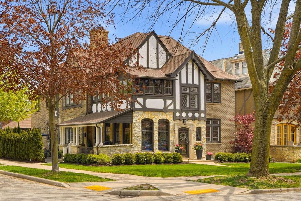 4224 Farwell AVENUE, Shorewood, WI 53211