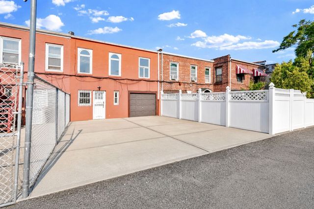 252 E 45th Street, New York City, NY 11203