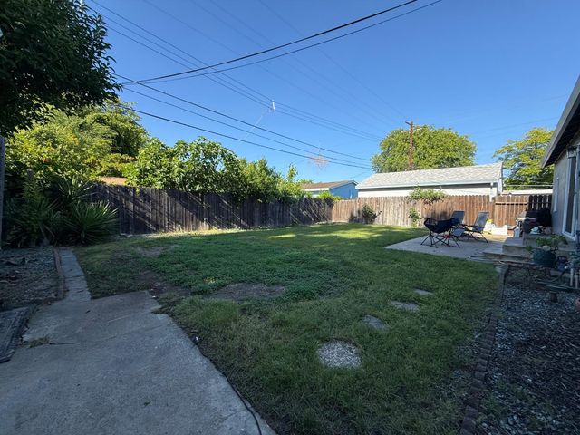 2149 Bluebird Ln, Sacramento, CA 95821