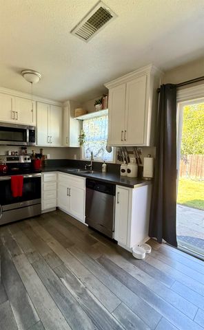 2149 Bluebird Ln, Sacramento, CA 95821