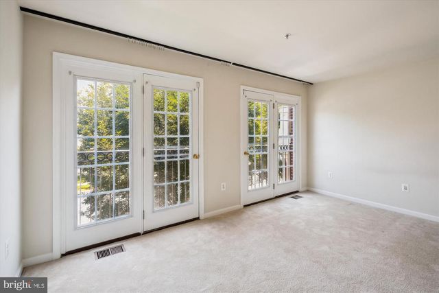 15551 JOHN DISKIN CIR, Woodbridge, VA 22191