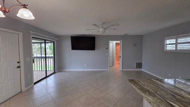 1212 Breezy Way 7h, Sebastian, FL 32958