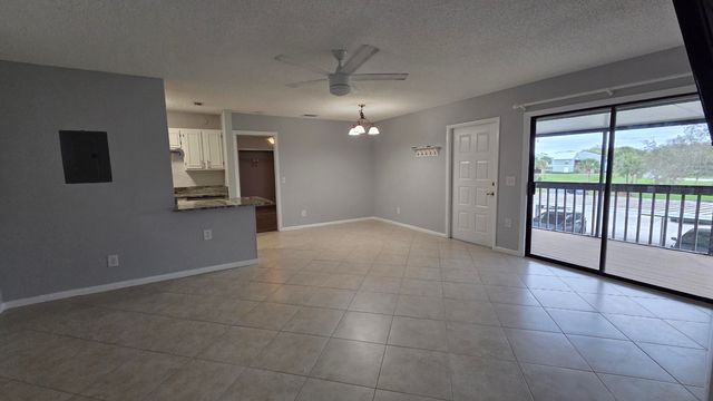 1212 Breezy Way 7h, Sebastian, FL 32958