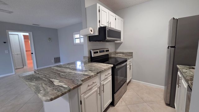 1212 Breezy Way 7h, Sebastian, FL 32958