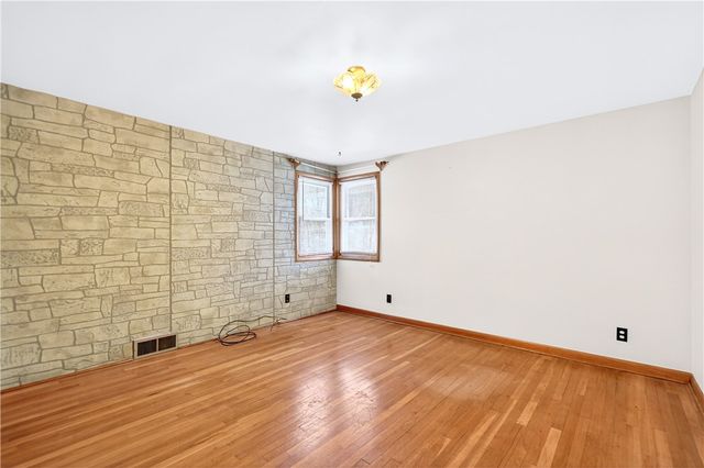 126 Bakers Ln, Washington Twp, PA 15613