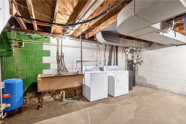 126 Bakers Ln, Washington Twp, PA 15613