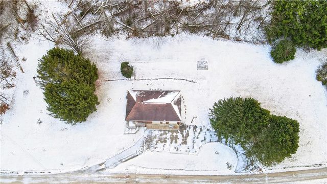 126 Bakers Ln, Washington Twp, PA 15613