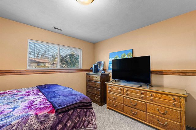 23 W SMITH AVENUE, Oshkosh, WI 54901