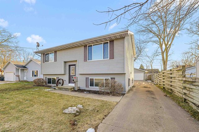 23 W SMITH AVENUE, Oshkosh, WI 54901
