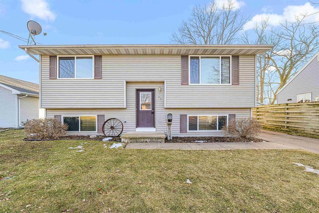 23 W SMITH AVENUE, Oshkosh, WI 54901