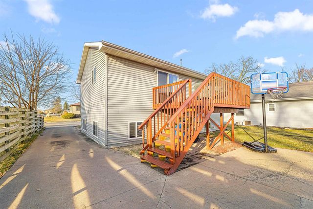 23 W SMITH AVENUE, Oshkosh, WI 54901