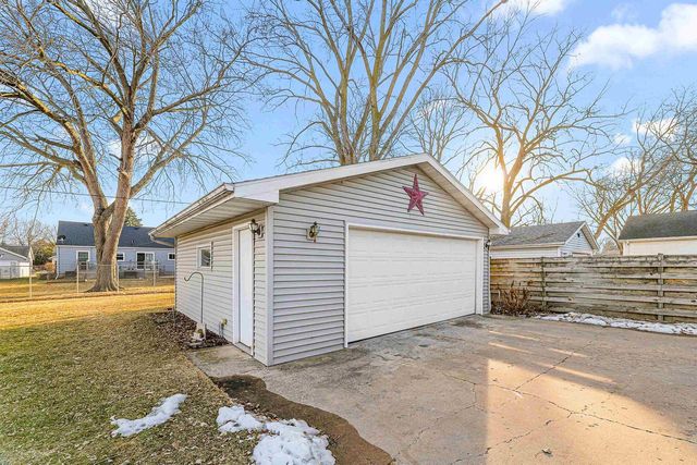 23 W SMITH AVENUE, Oshkosh, WI 54901