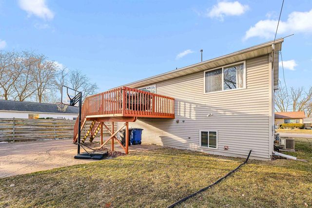 23 W SMITH AVENUE, Oshkosh, WI 54901