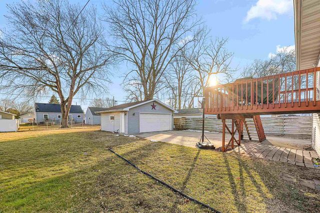 23 W SMITH AVENUE, Oshkosh, WI 54901