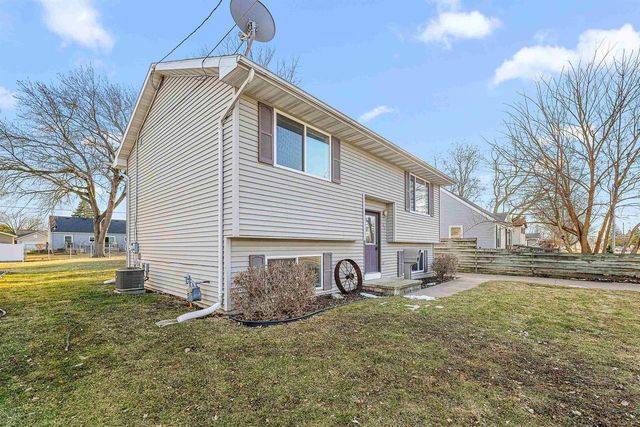 23 W SMITH AVENUE, Oshkosh, WI 54901