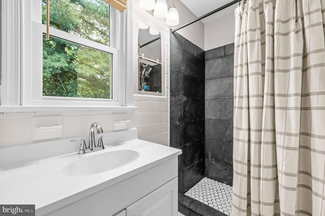 1 HOOKER PL, Fredericksburg, VA 22401