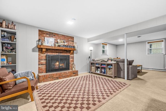 1 HOOKER PL, Fredericksburg, VA 22401