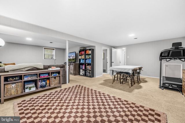 1 HOOKER PL, Fredericksburg, VA 22401