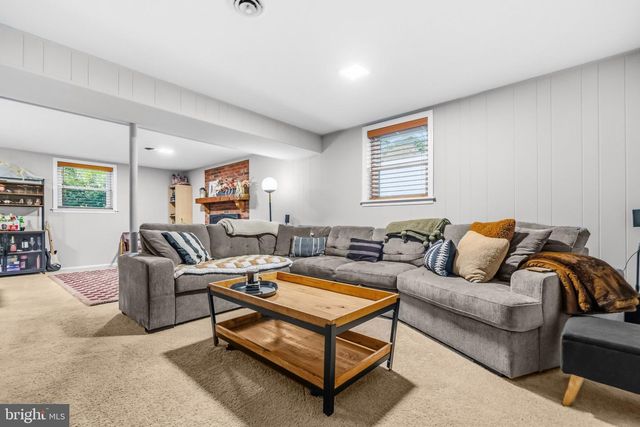 1 HOOKER PL, Fredericksburg, VA 22401