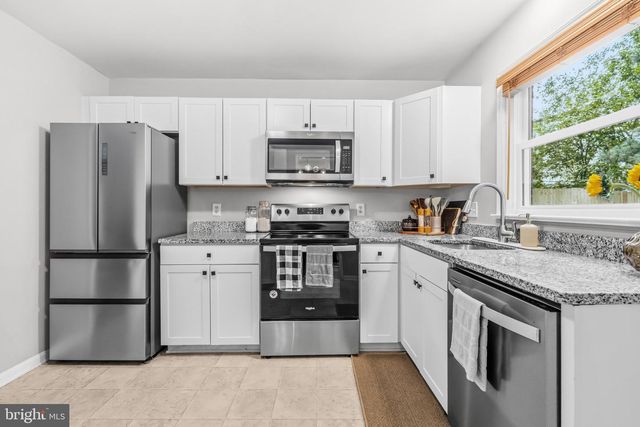 1 HOOKER PL, Fredericksburg, VA 22401