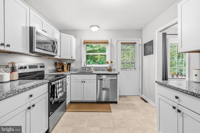 1 HOOKER PL, Fredericksburg, VA 22401