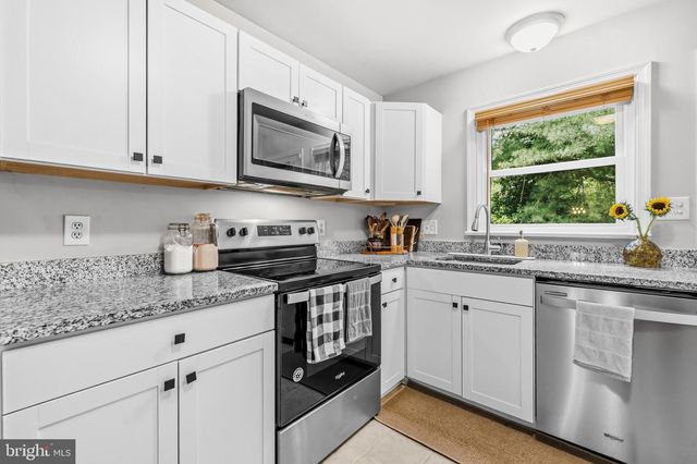 1 HOOKER PL, Fredericksburg, VA 22401