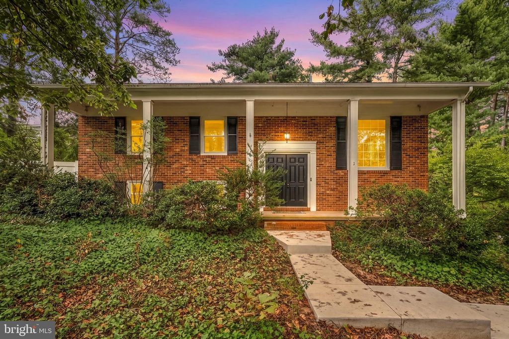 1 HOOKER PL, Fredericksburg, VA 22401