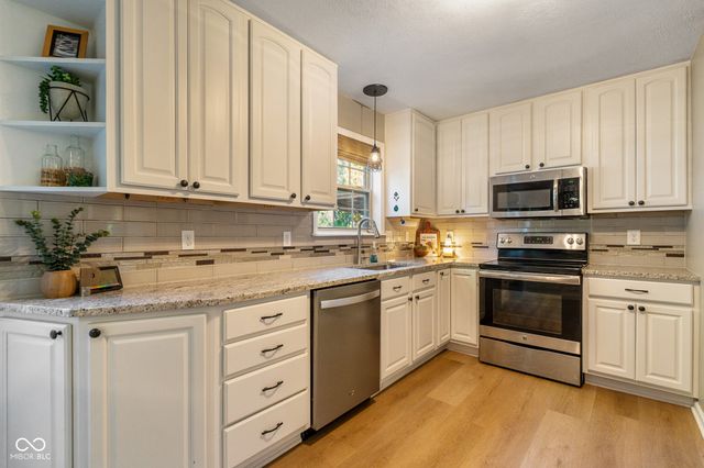7816 Rock Rose Court, Indianapolis, IN 46237