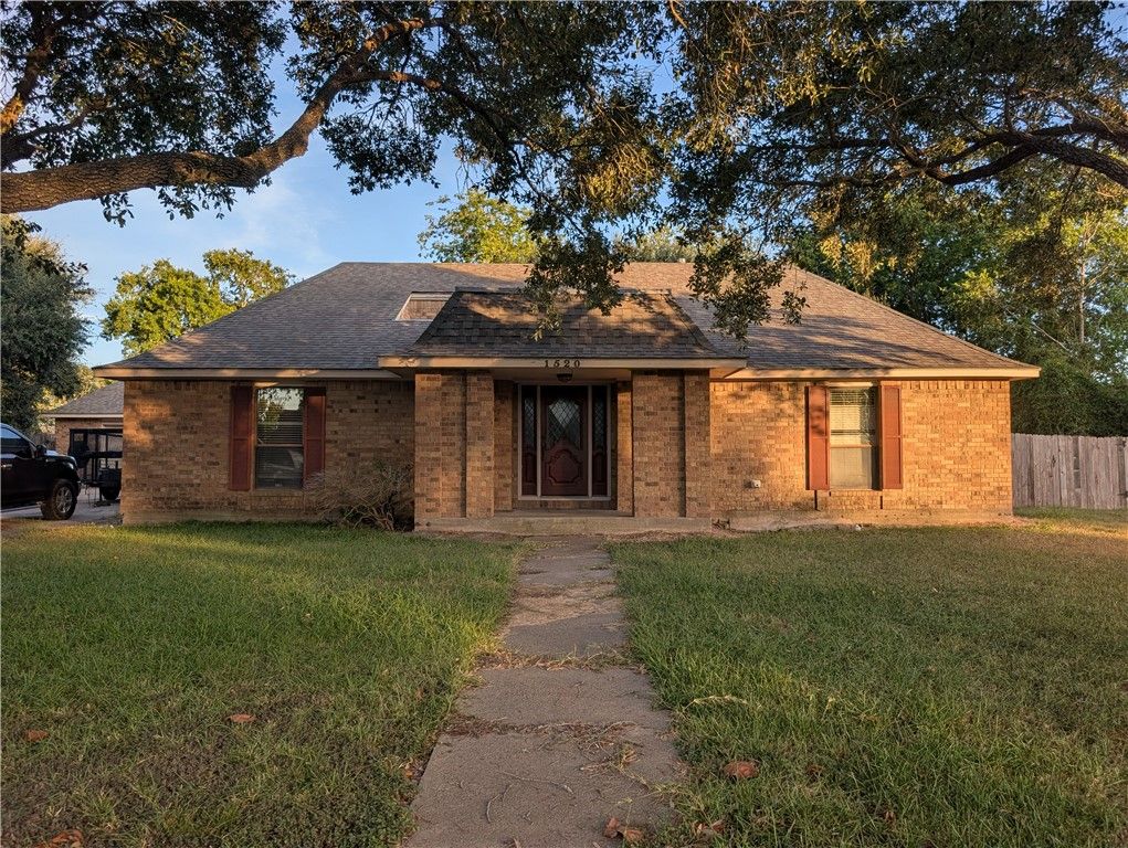 1520 Sycamore Street, Navasota, TX 77868 — exterior