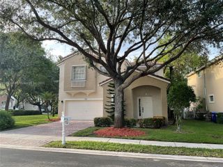 7557 NW 18th Dr, Pembroke Pines, FL 33024