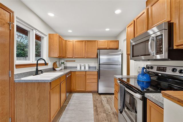 2510 S 250th Place, Kent, WA 98032