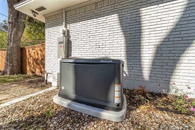 5837 Clendenin Avenue, Dallas, TX 75228