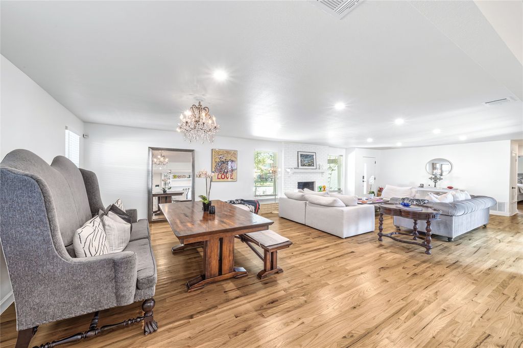 5837 Clendenin Avenue, Dallas, TX 75228