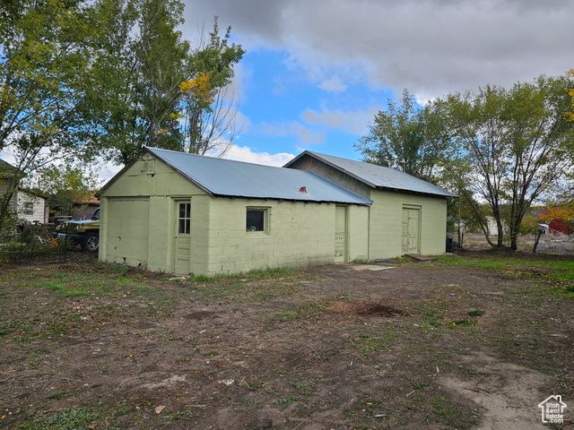 496 E MAIN ST, Wellington, UT 84542