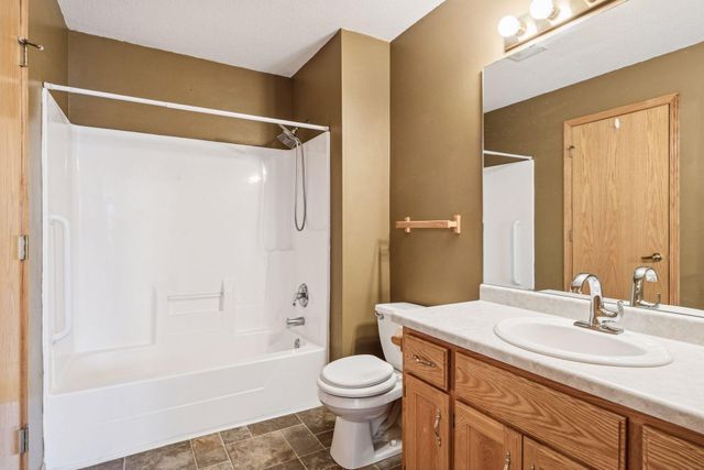 1012 18th Avenue SE, Forest Lake, MN 55025