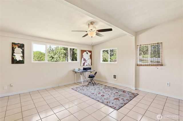 3961 NW Country Lane, Bremerton, WA 98312