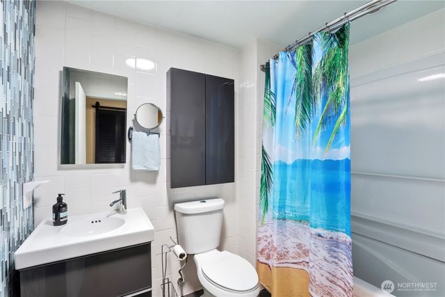 3961 NW Country Lane, Bremerton, WA 98312