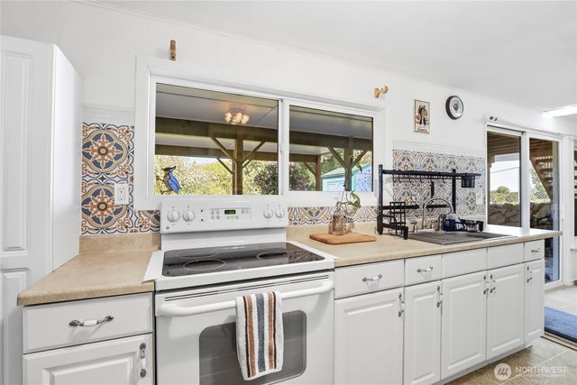 3961 NW Country Lane, Bremerton, WA 98312