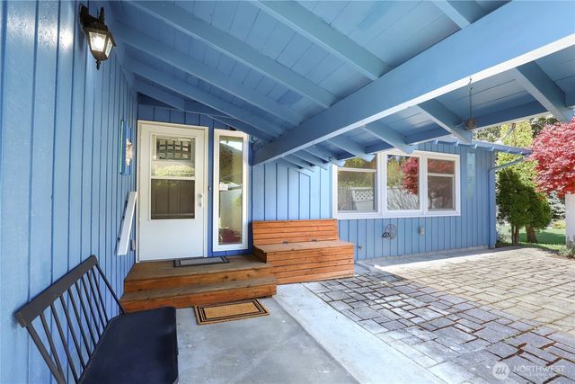 3961 NW Country Lane, Bremerton, WA 98312